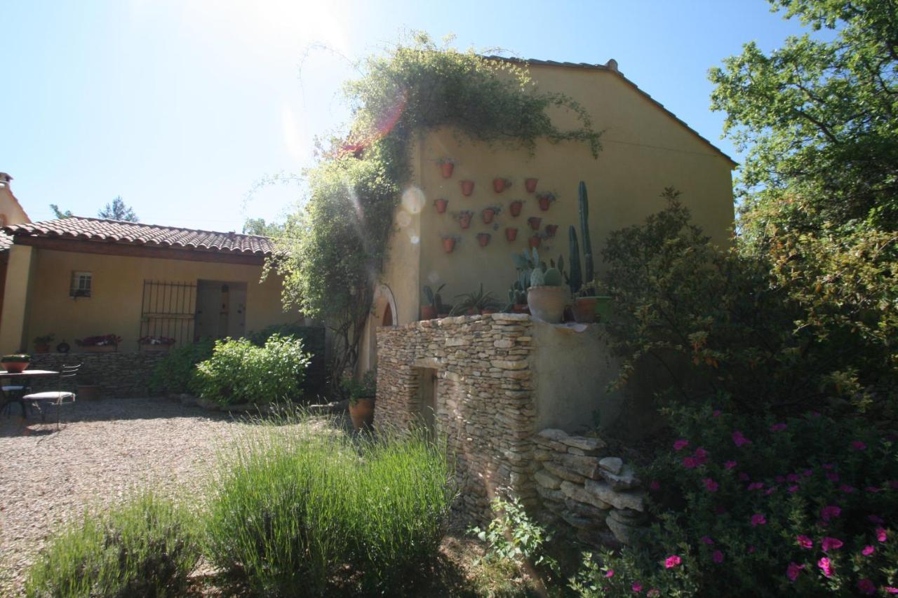 Le Mas Des Pierres Blanches Bed and Breakfast Venasque Exterior foto