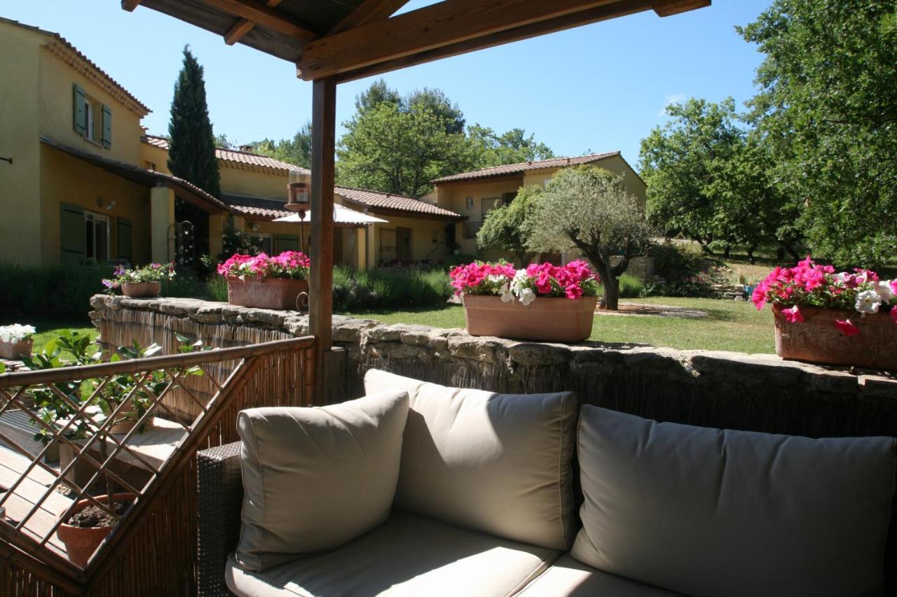 Le Mas Des Pierres Blanches Bed and Breakfast Venasque Exterior foto
