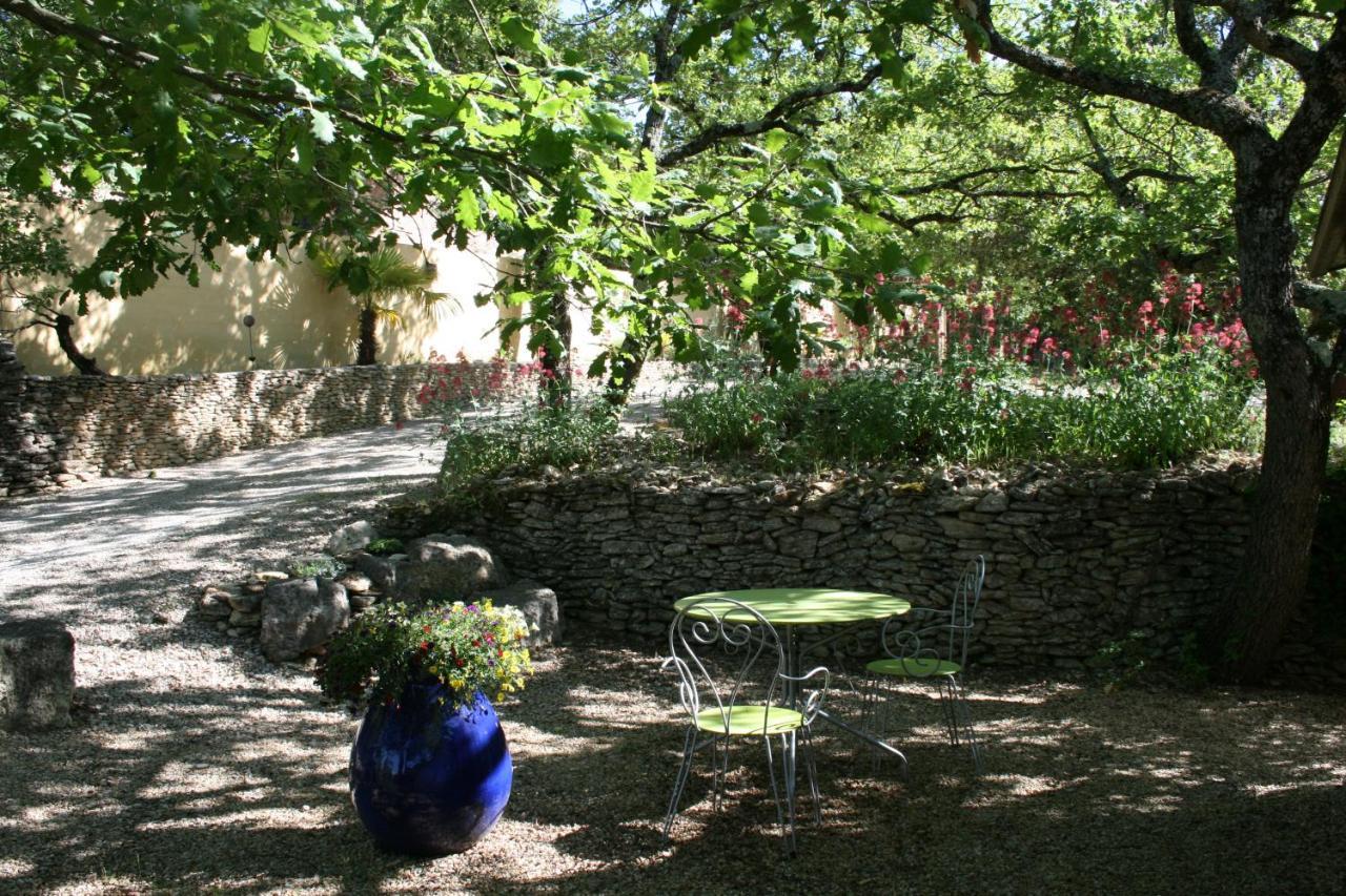 Le Mas Des Pierres Blanches Bed and Breakfast Venasque Exterior foto