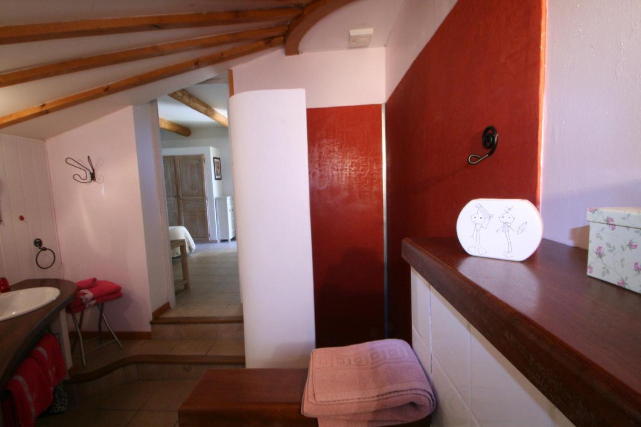 Le Mas Des Pierres Blanches Bed and Breakfast Venasque Exterior foto